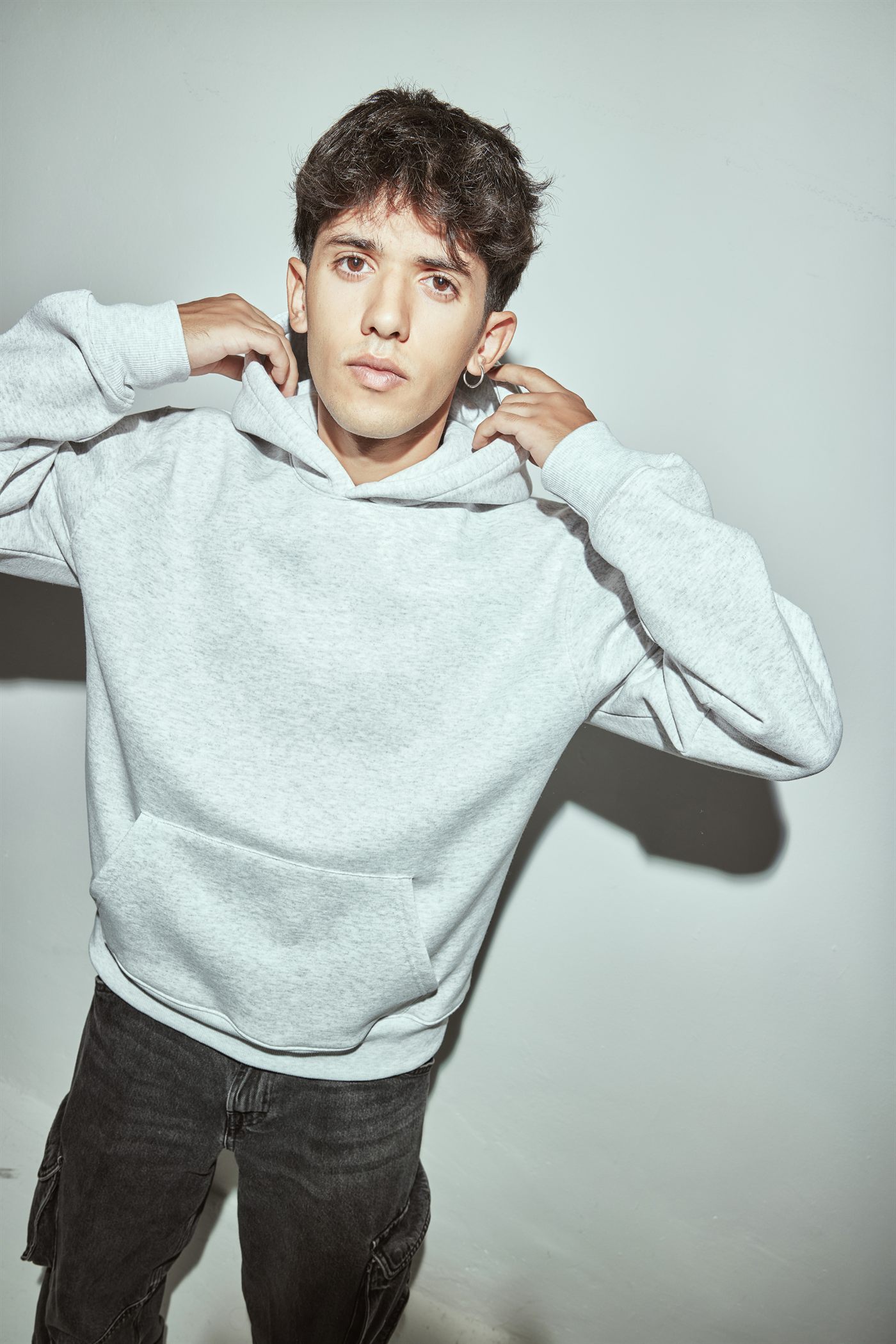 Felpa Sassolini Made in Italy indossata — shooting ufficiale